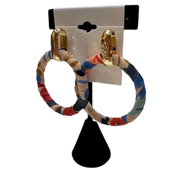 Retro looking Fabric Covered Hoop Earrings with Gold Hardware. - Picture 3 of 4